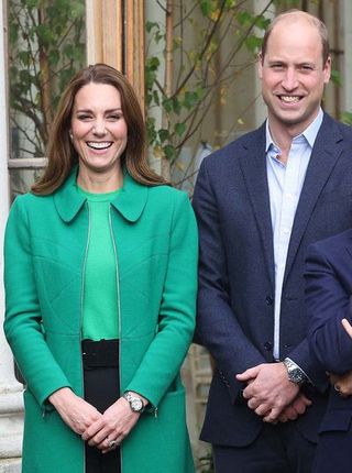 britains prince william, duke of cambridge and britains catherine, duchess of cambridge pose during their visit to take part in a generation earthshot educational initiative comprising of activities designed to generate ideas to repair the planet and spark enthusiasm for the natural world, at kew gardens, london on october 13, 2021 photo by ian vogler pool afp photo by ian voglerpoolafp via getty images