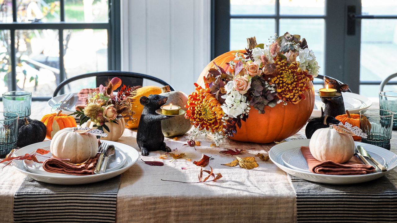 Pumpkin decorating ideas pumpkin table centrepiece filled with flowers with smaller pumpkins on each plate