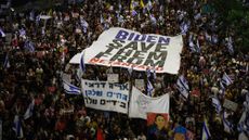 Tens of thousands of Israelis protest against leader Benjamin Netanyahu