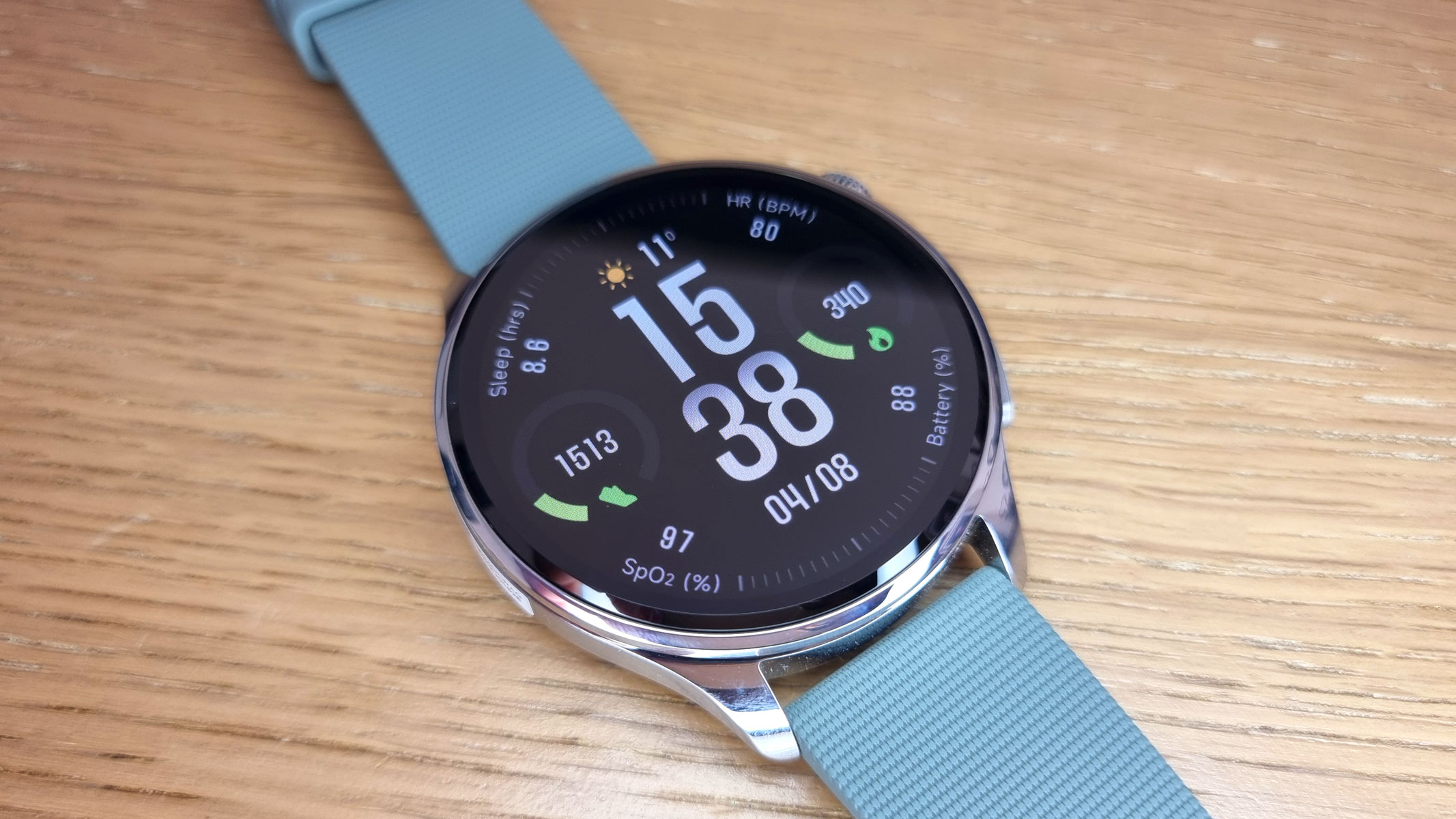 a close-up picture of the Xiaomi Watch 5 laid out on a table