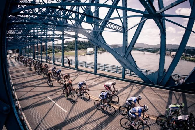 The peloton crosses the Tennessee River.