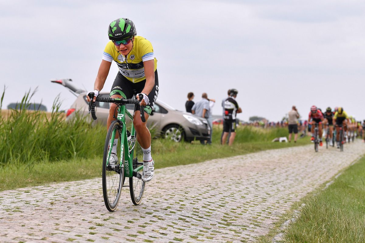 Marianne Vos (WM3 Pro Cycling) pushes the pace