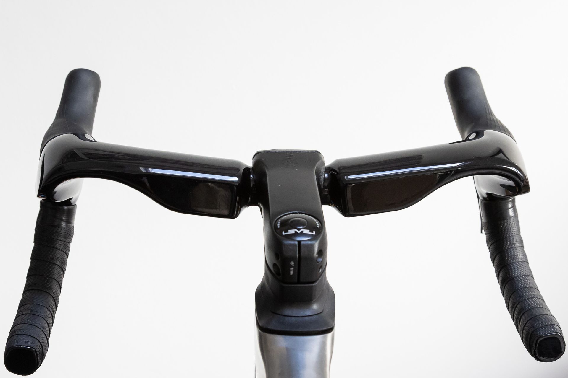 Ribble Allroad Ti Pro UB-2 handlebars photographed from behind