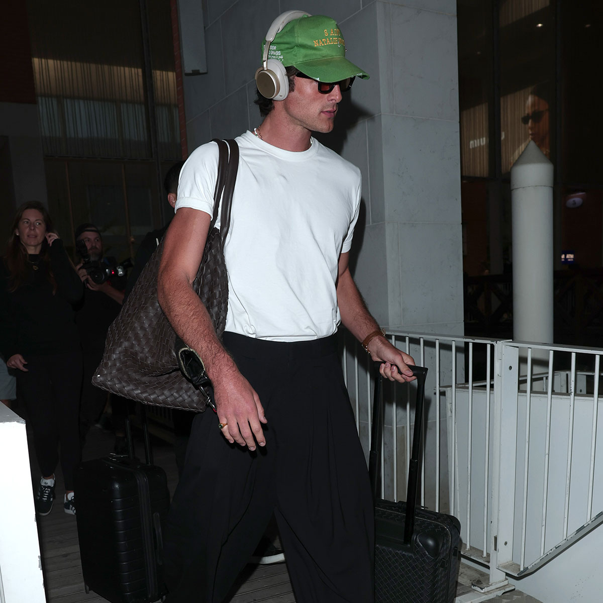 Jacob elordi airport style bottega veneta bag