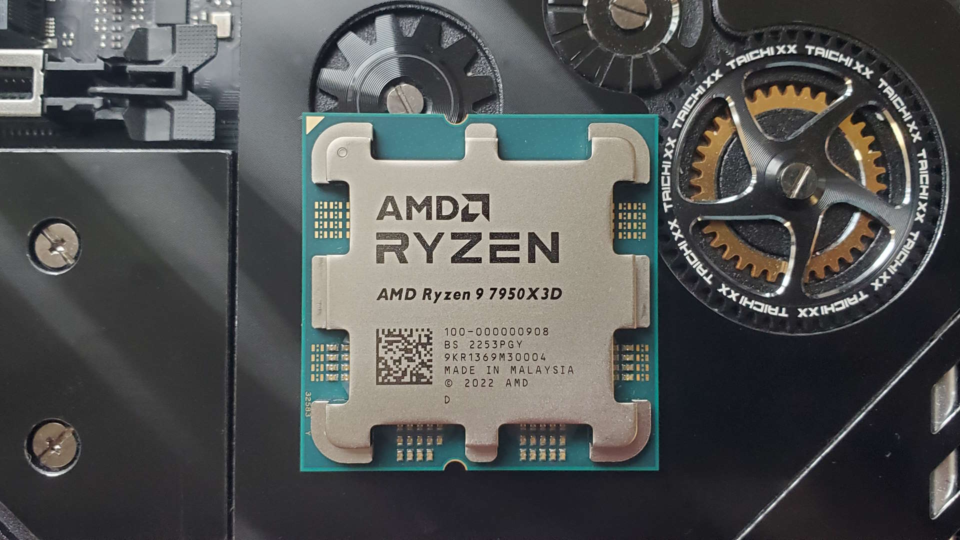 AMD Ryzen 7 5800X3D 3D V-Cache CPU Runs Cooler After Being Delidded