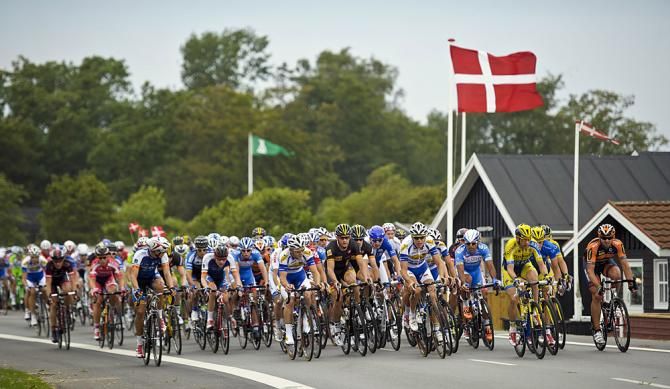 The peloton takes on a wet and windy stage 4 in Denmark