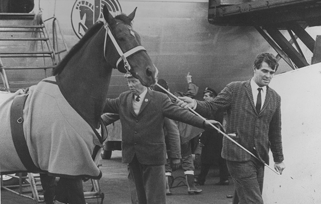 3 - SMITH FLIES WITH OLYMPIC HORSE MADISON TIME 1968 MEXICO