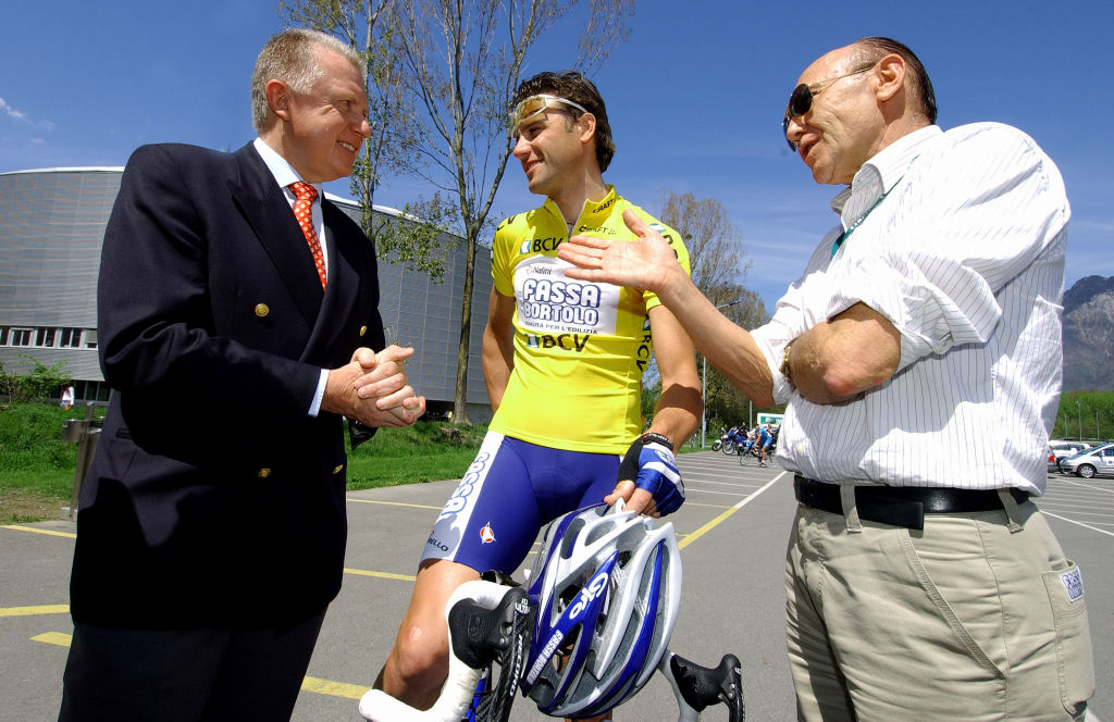 2005 Tour de Romandie: Ferretti with UCI president Hein Verbruggen (l) and Fassa Bortolo sprinter Alessandro Petacchi (c)