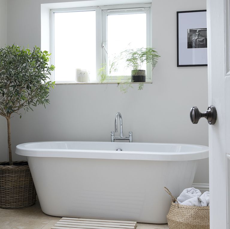 A monochrome colour palette gives this Victorian terrace timeless ...