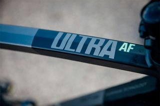 Btwin Ultra AF 700 top tube