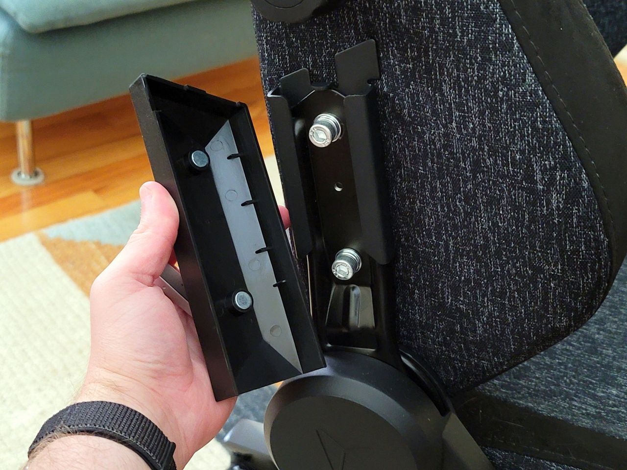 Secretlab Black3 Titan Hinge Mechanism Exposed