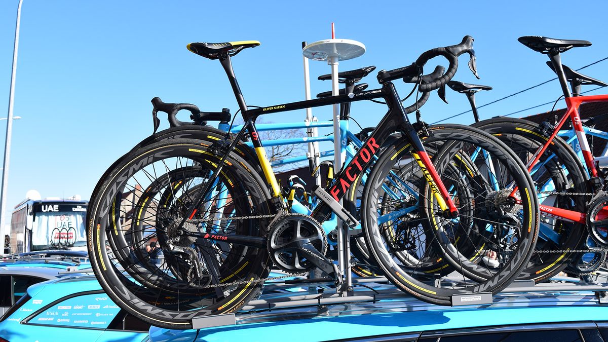 Oliver Naesen's Factor O2 in custom Belgian national champion colours