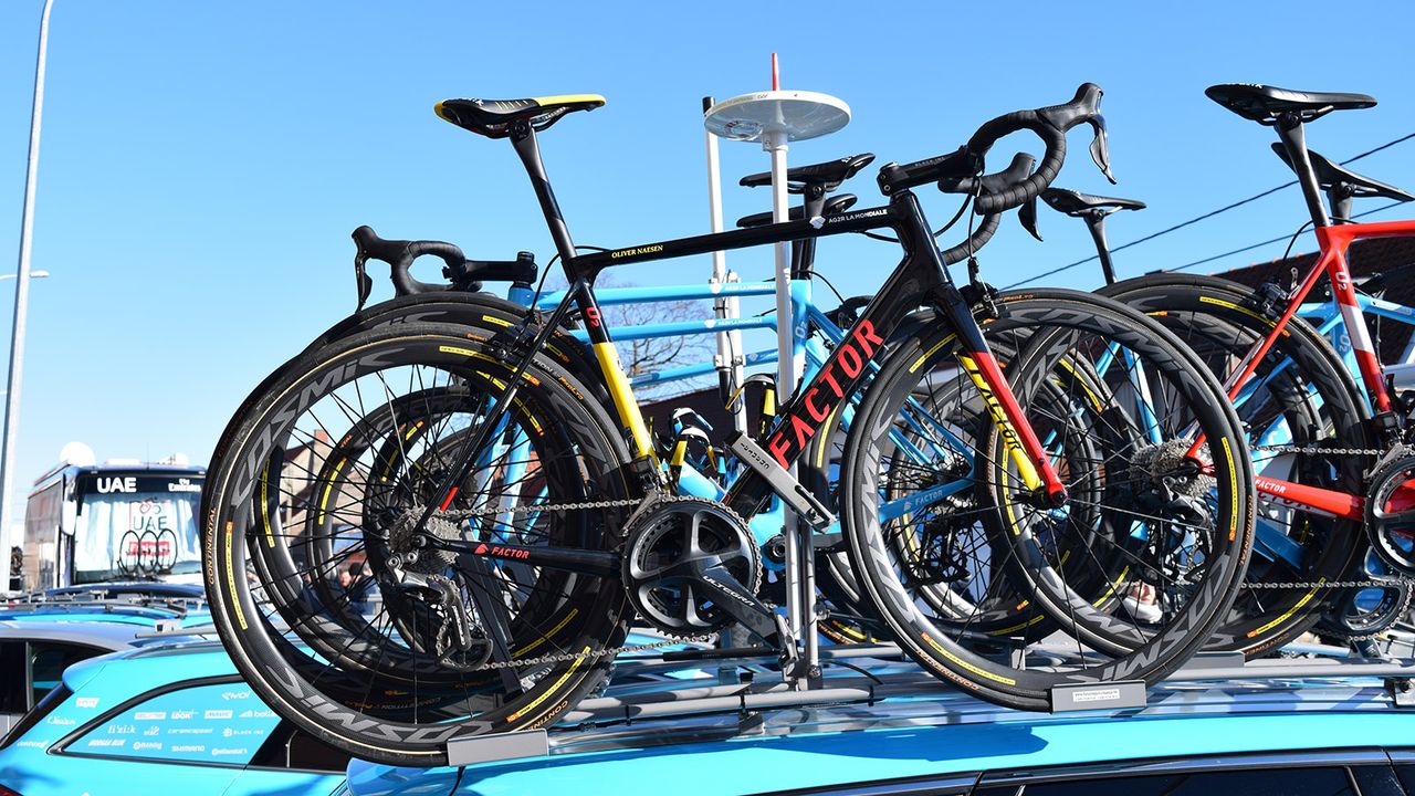 Oliver Naesen's Factor O2 in custom Belgian national champion colours