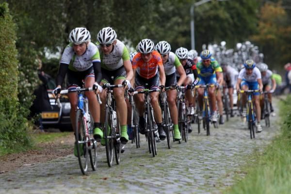 Second time on the cobbles, Nederland Bloeit went to the front