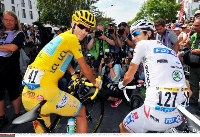 Vincenzo Nibali (Astana) and Thibaut Pinot (FDJ) check back on the peloton