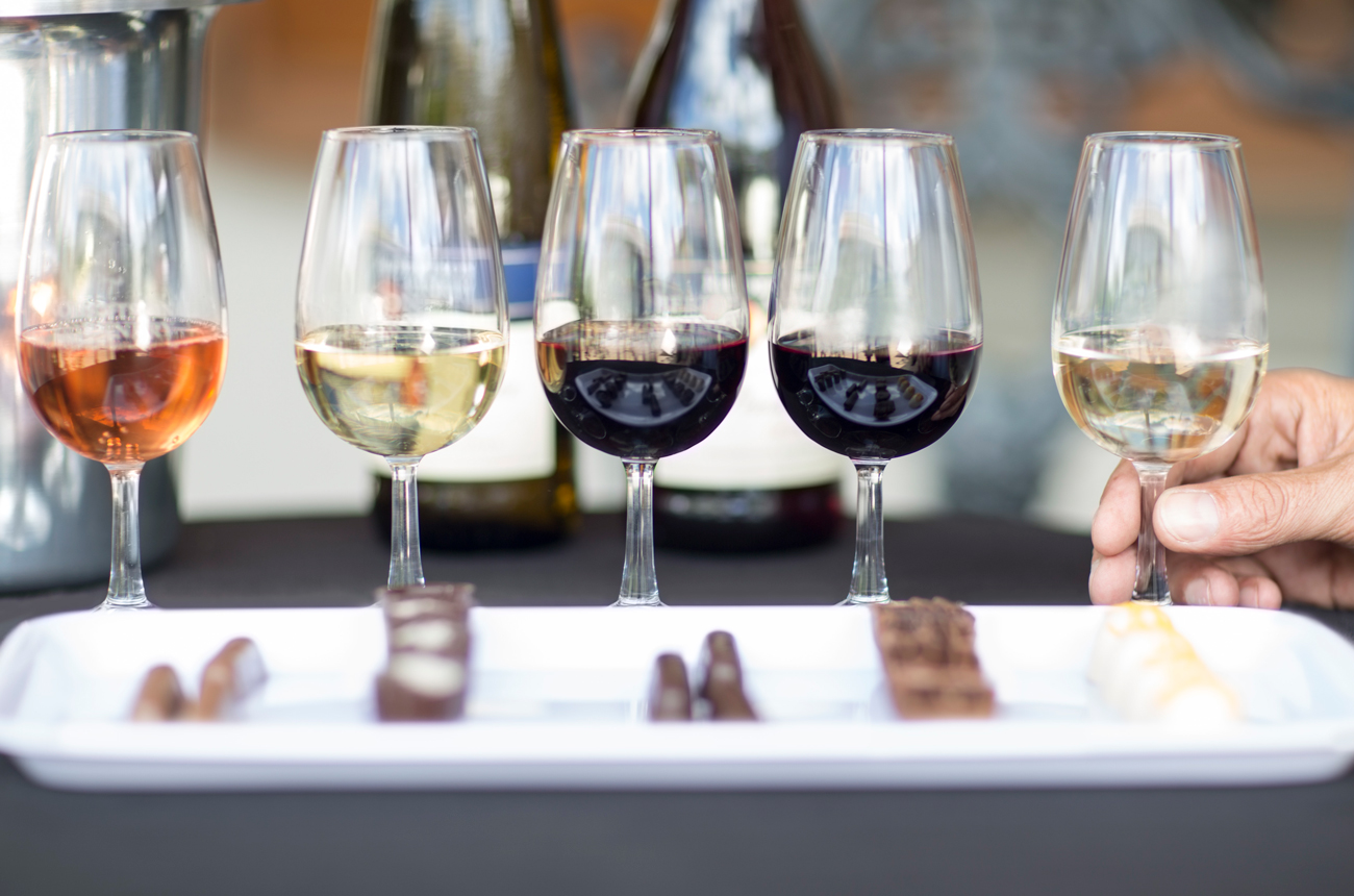 wine glasses with chocolates on plate