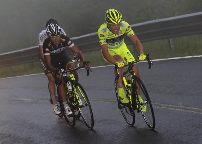 Danilo Di Luca (Vini Fantini-Selle Italia) gives it full gas.