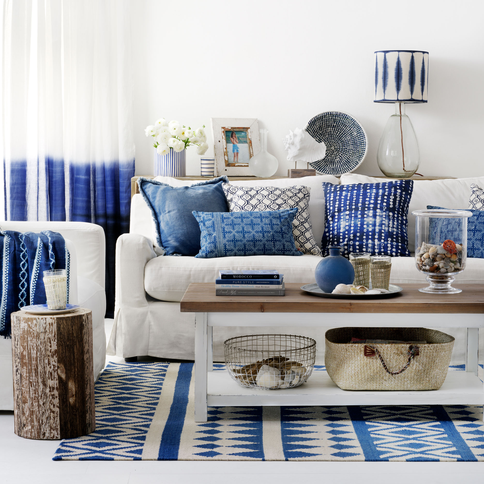 24 coastal living room ideas for a stylish beach-themed look