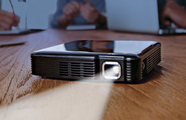 Brookstone HDMI Pocket Projector Review | Pocket Projector Review