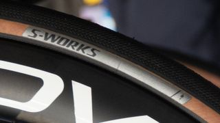 A close up of Roval Rapide CLX wheels that are tubeless