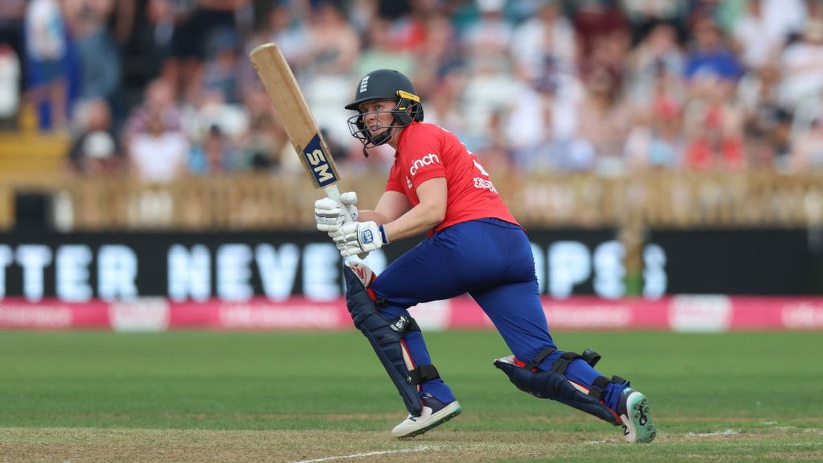 Heather Knight of England bats during the 3rd Vitality IT20 match between England Women and Sri Lanka Women ahead of the Women&#039;s T20 World Cup