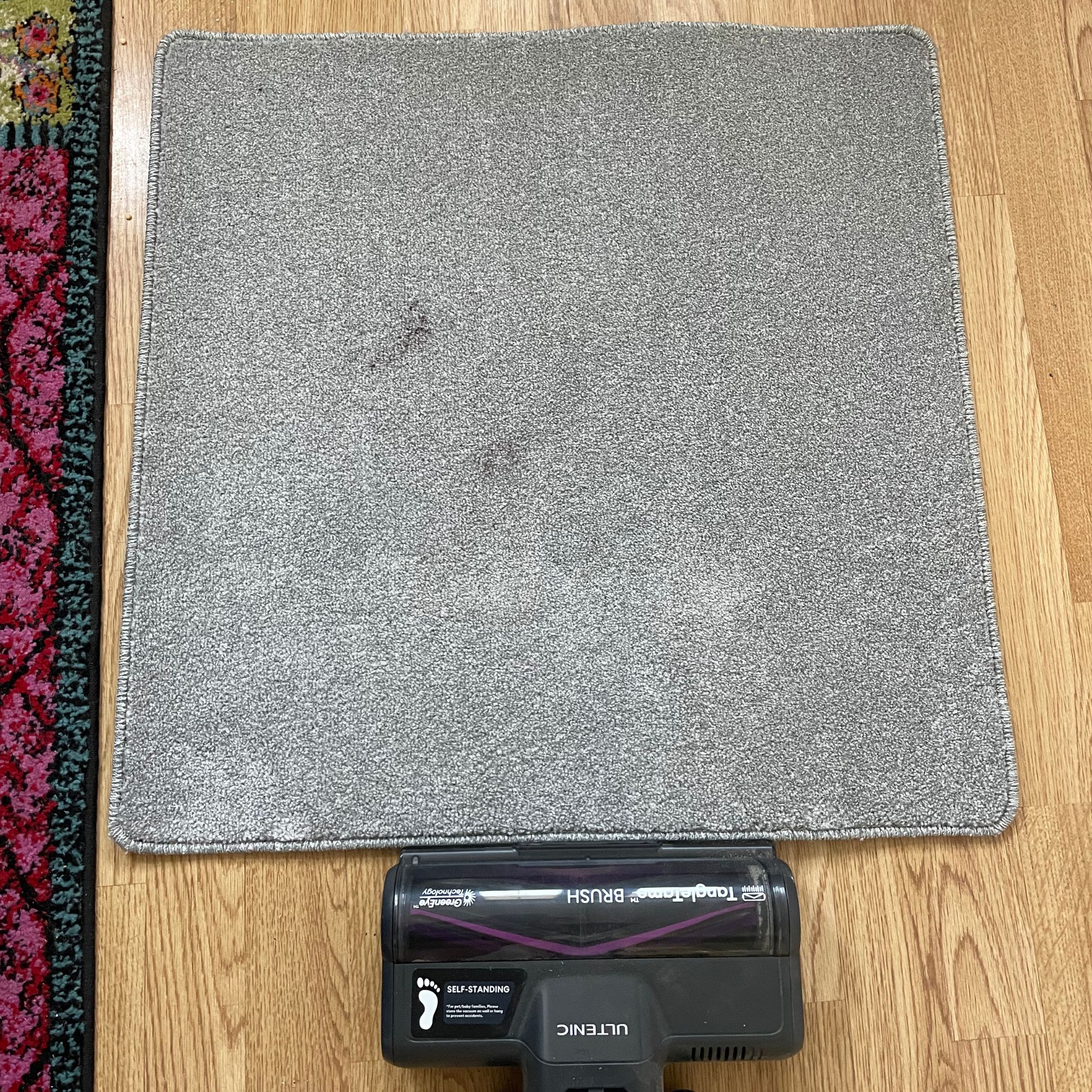 Clean carpet with Ultenic U20 behind it