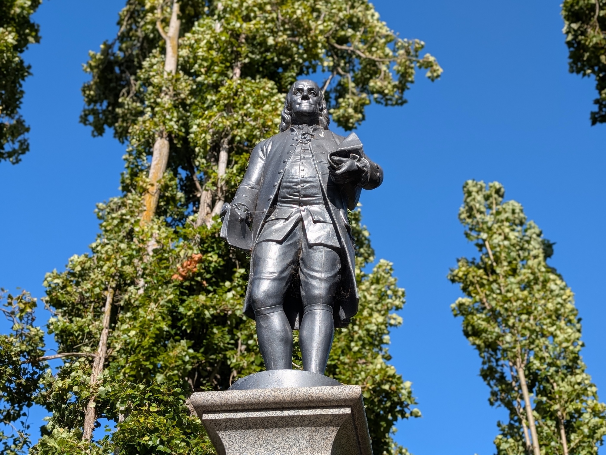 portrait shot of Ben Franklin statue by Pixel 9 Pro