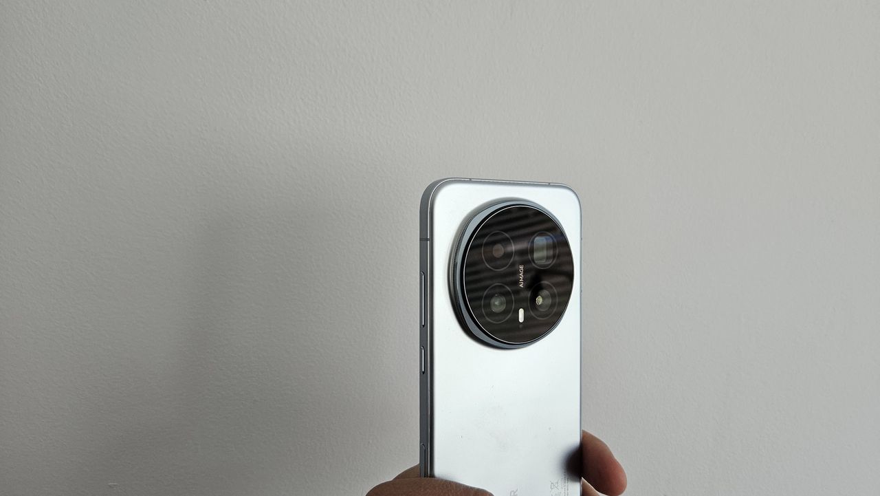 The Honor Magic8 phone