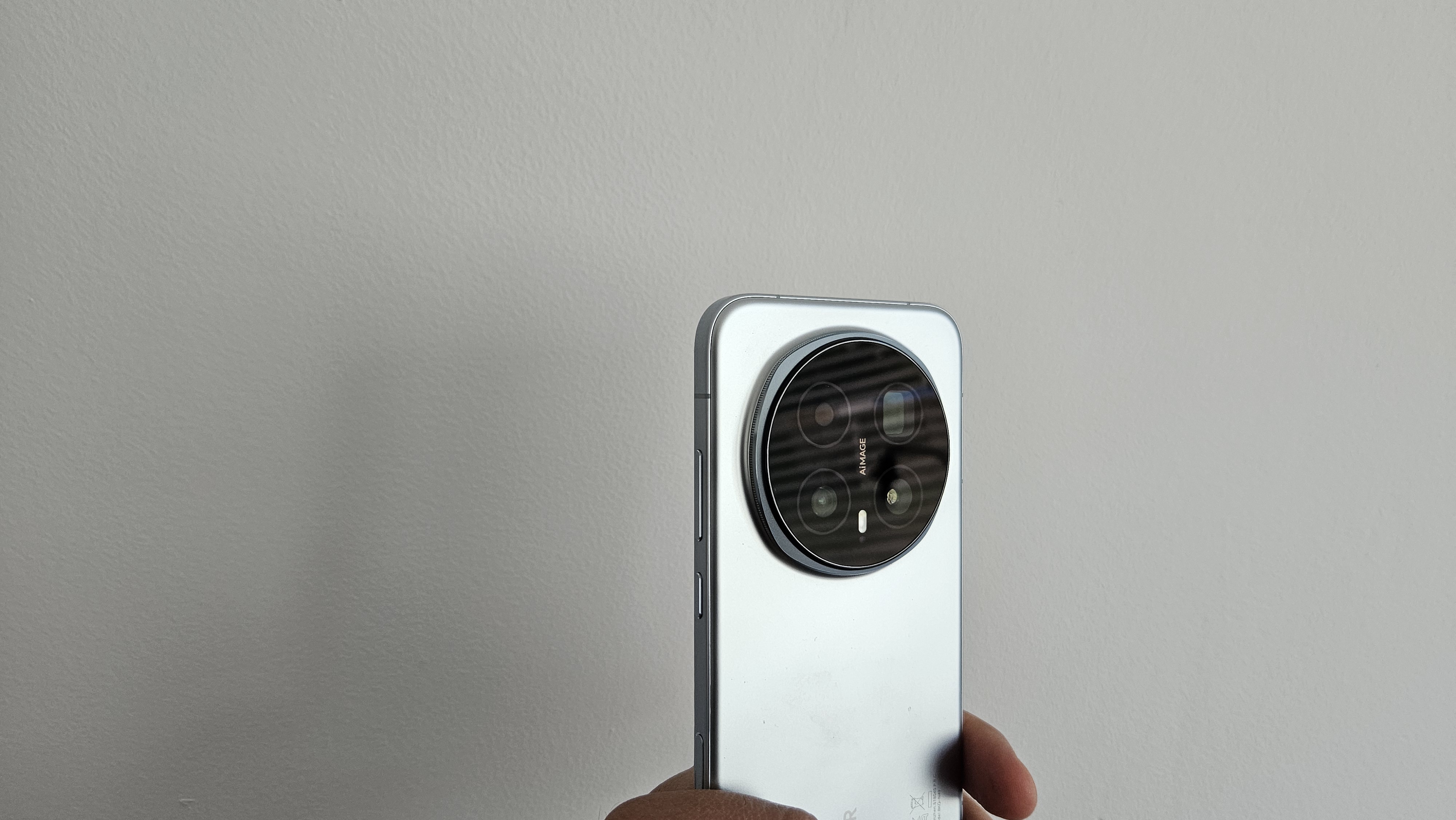 The Honor Magic8 phone