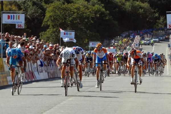 Australia's Simon Gerrans (Cerv&eacute;lo TestTeam) leads his four breakaway companions to the line.