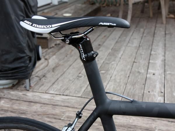 Crumpton is now offering an optional integrated seatmast for its new SL Road model, complete with Ritchey's new carbon fiber head.