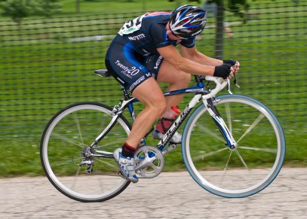 Laura Van Gilder (Twenty-Twenty C3) teases the field as she attacks and then looks back at them.