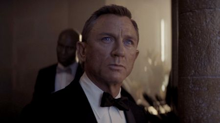 Daniel Craig as James bond in a black tux and bow tie in No Time to Die (2021).