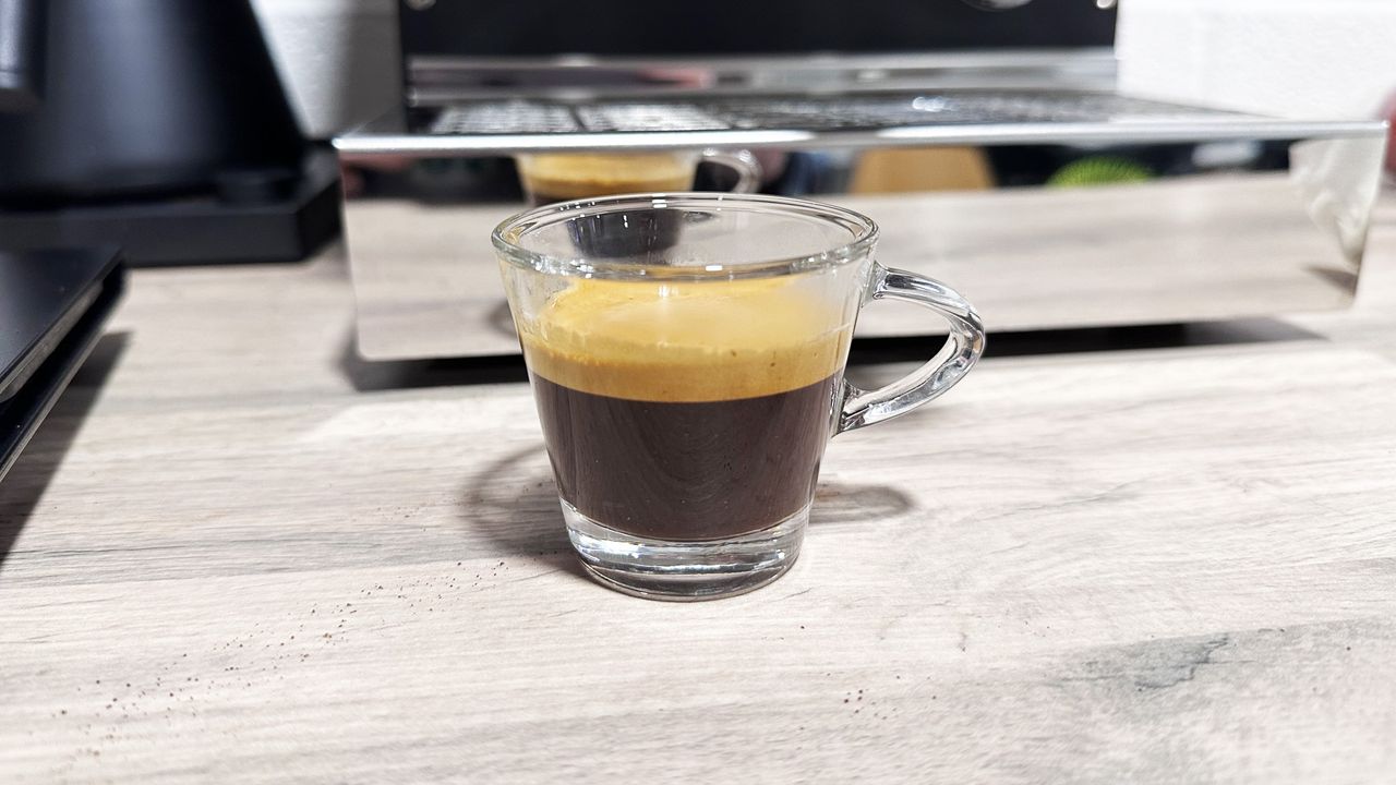 An espresso shot poured by the Diletta Mio