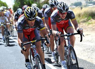 Lance Armstrong trades turns with his RadioShack teammates