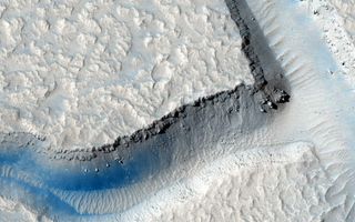 Fractures on the Floor of Echus Chasma