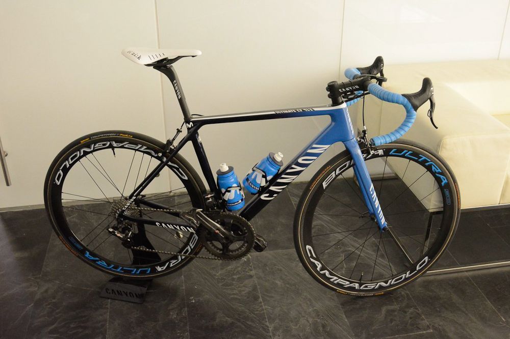 The 2018 Movistar team bikes feature a blue-to-black fade with contrasting white decals