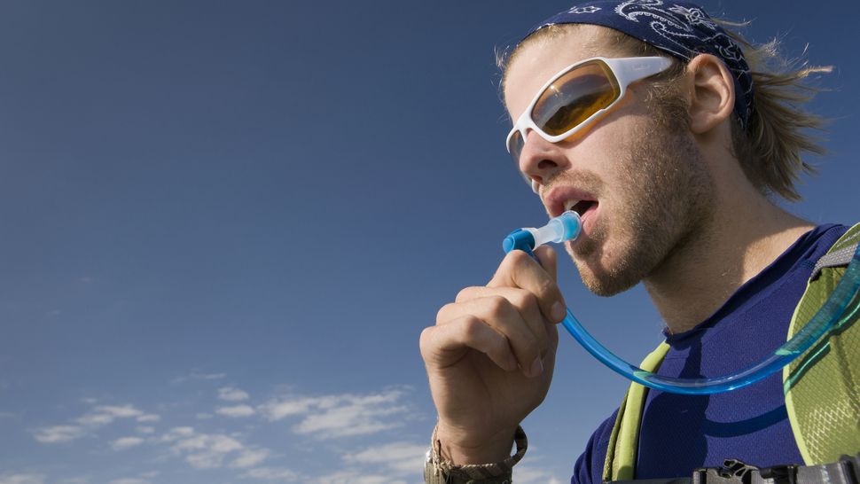 How to carry water while running and when do you need to? Advnture