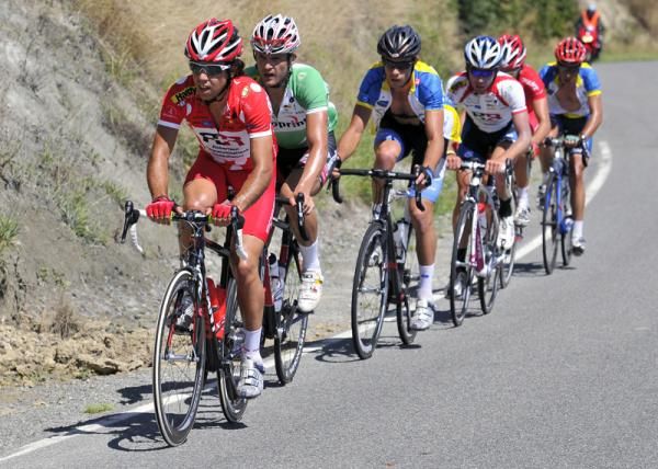 The leading group, reduced to six riders and led by Lochlan Norris of Drapac Porsche