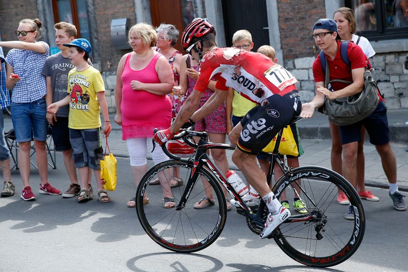 Greg Henderson (Lotto Soudal) also fell heavily