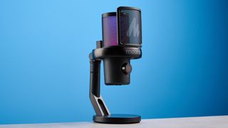 the maono dm40 pro microphone with an RGB panel and a built in pop filter with usb-c connectivity and wireless connectivity