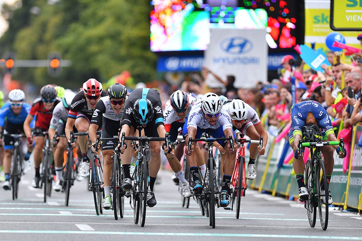 The sprint on stage 2 of Tour de Pologne