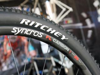 Syncros's new FL Carbon 29 wheelset will come with slightly wider-than-usual 26.5/21mm-wide (external/internal) rims for better tire casing support. The new rims will be tubeless-compatible with appropriate rim strips, too.