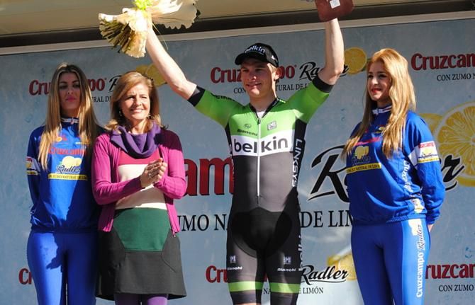 Moreno Hofland (Belkin) celebrates his stage win