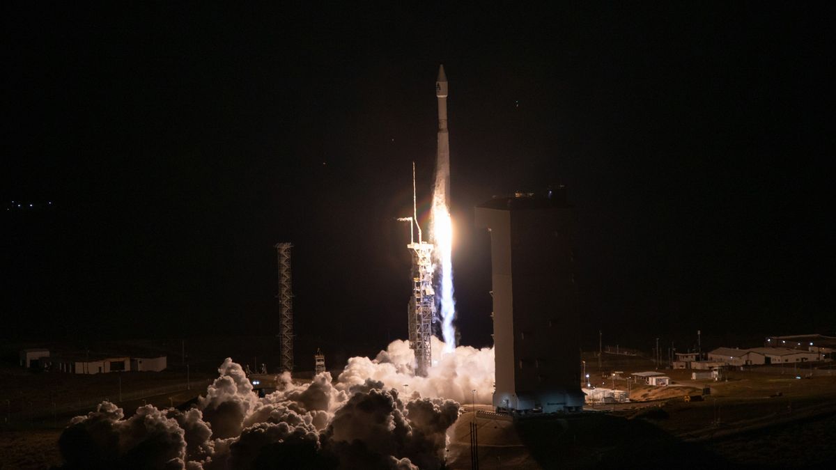 Powerful JPSS-2 weather satellite launches on final Atlas V mission from West Co..