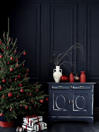 Christmas tree with red baubles by Annie Sloan