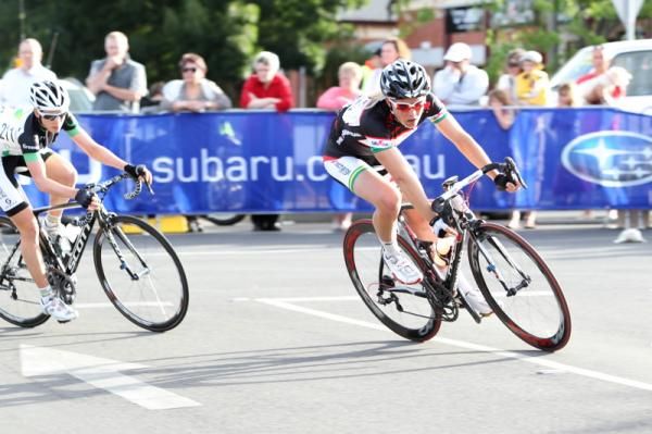 Kirsty Broun (BikeExchange) tried to accelerate across to Rhodes, but Cromwell wasn't letting anyone off the front.