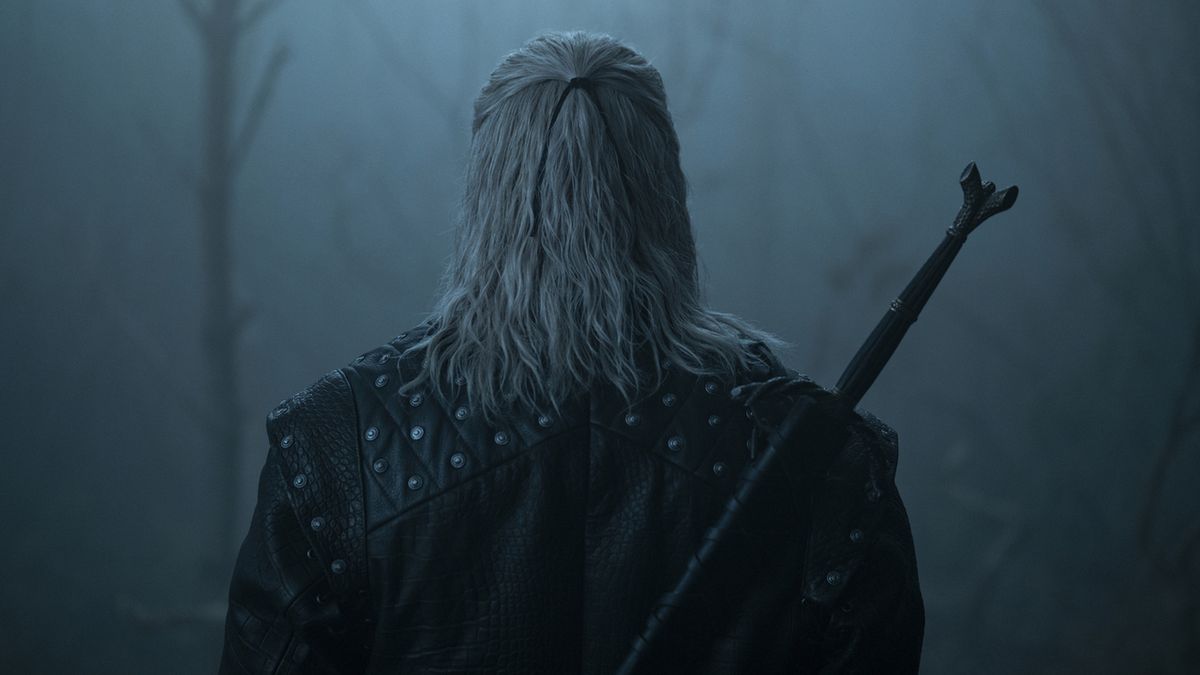 The Witcher Unveiled First Look At Liam Hemworth Taking Over For Henry Cavill And Fan Comments Are Completely Brutal - Vimarsana News