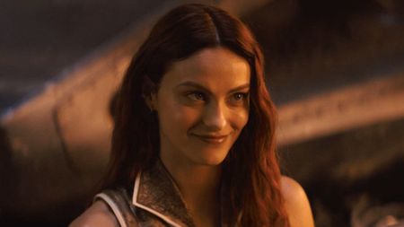 Teela smiling flirtatiously at Adam in Masters of the Universe