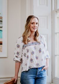 Holly Bourne's avatar
